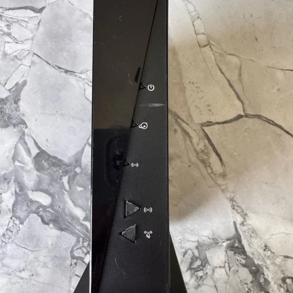 Netgear Wi-Fi Router with Control Buttons - Picture 1 of 3